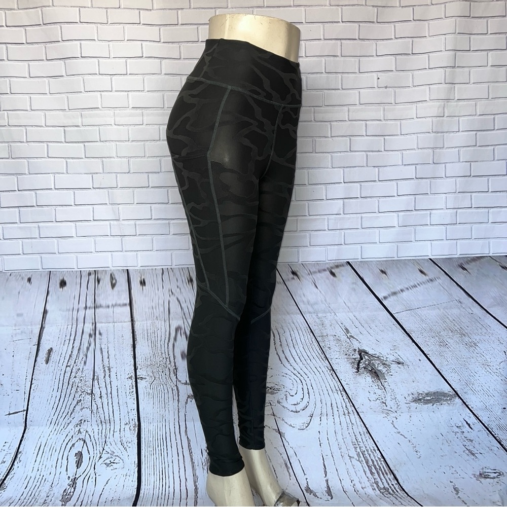 Twenty Montreal Gray Active 3D Camo Print Leggings Size Small Style#LAGP 005 C